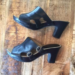 Easy Spirit black leather open toe mules/clogs